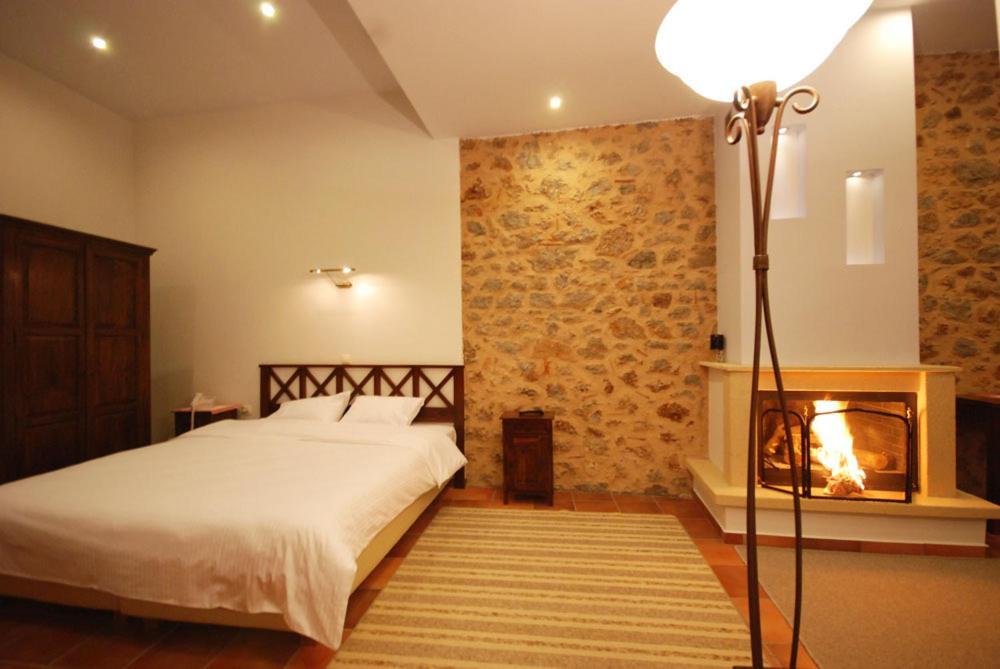 Hotel Parnassos أراخوفا الغرفة الصورة